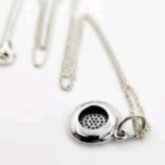 Pandora Signature Silver Circular Pendant Necklace - Picture 5 of 6